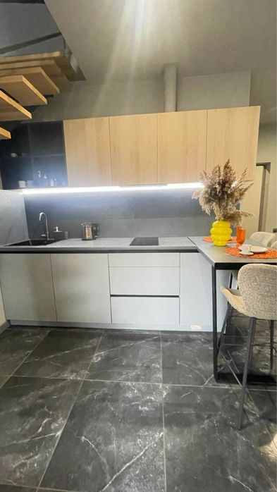 Двоповерхові апартаменти Чернівці світло і вода не вимикаються