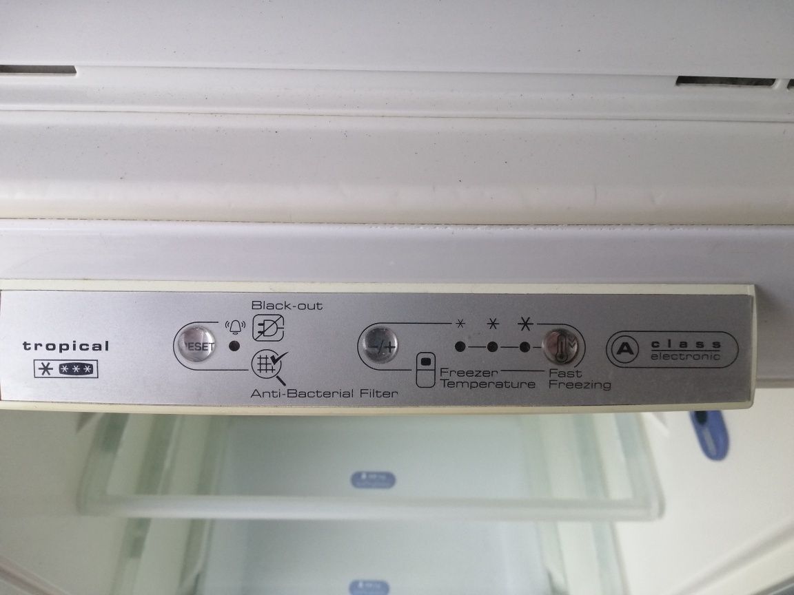 Холодильник широкий двокамерний - суха заморозка