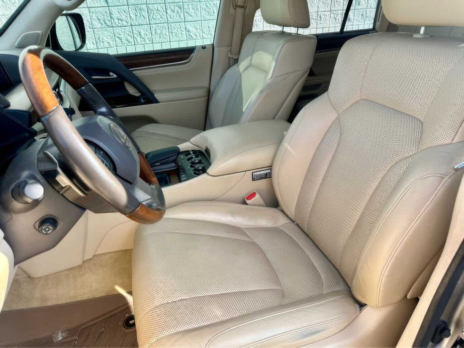 Lexus LX      2021