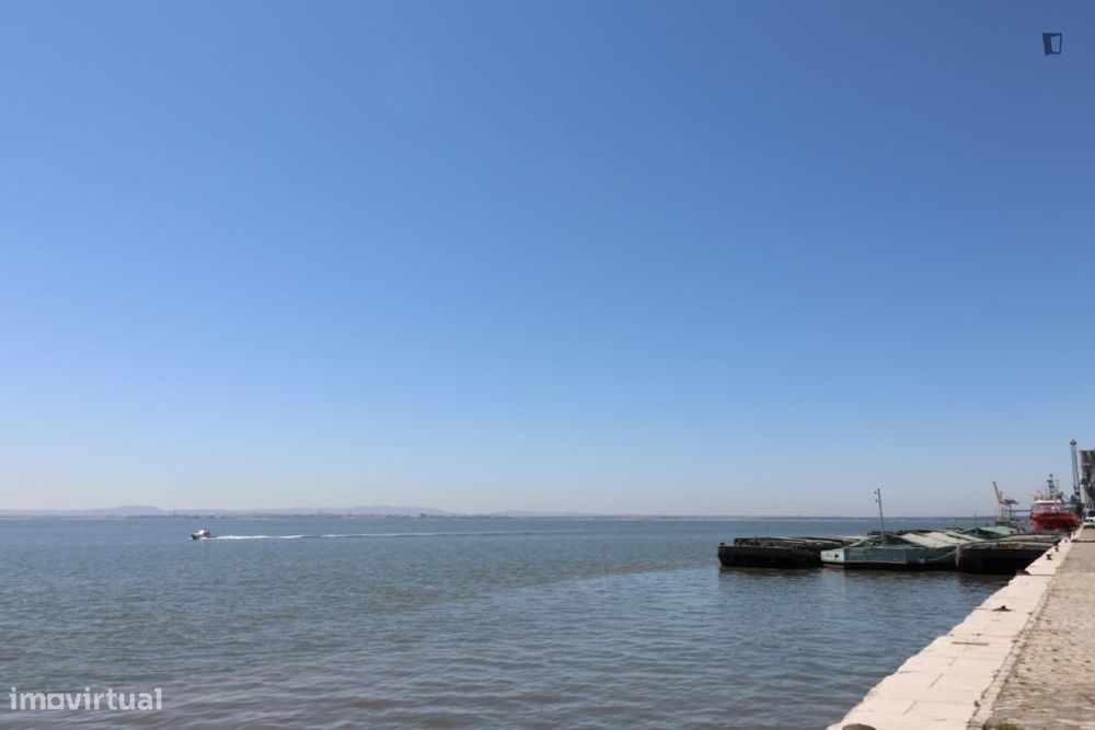 Quarto - localizado em Parque das Nações Lisbon