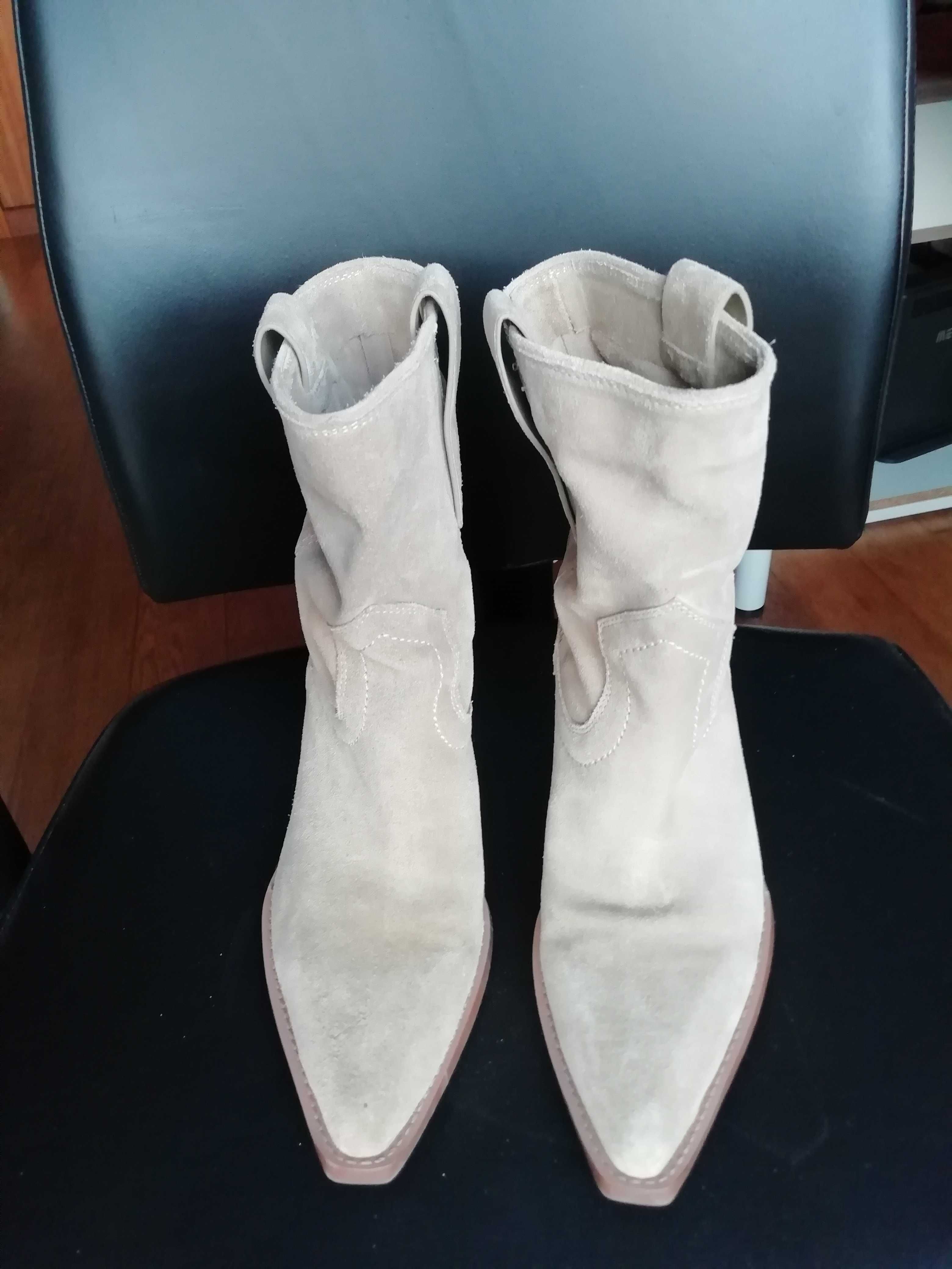 Botas  em Pele Zara
