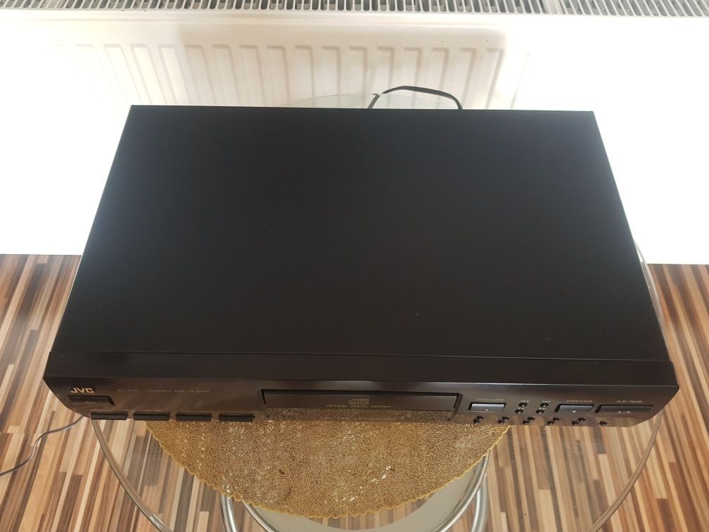 Odtwarzacz CD JVC