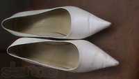 Продам итальянские свадебные белые туфли!