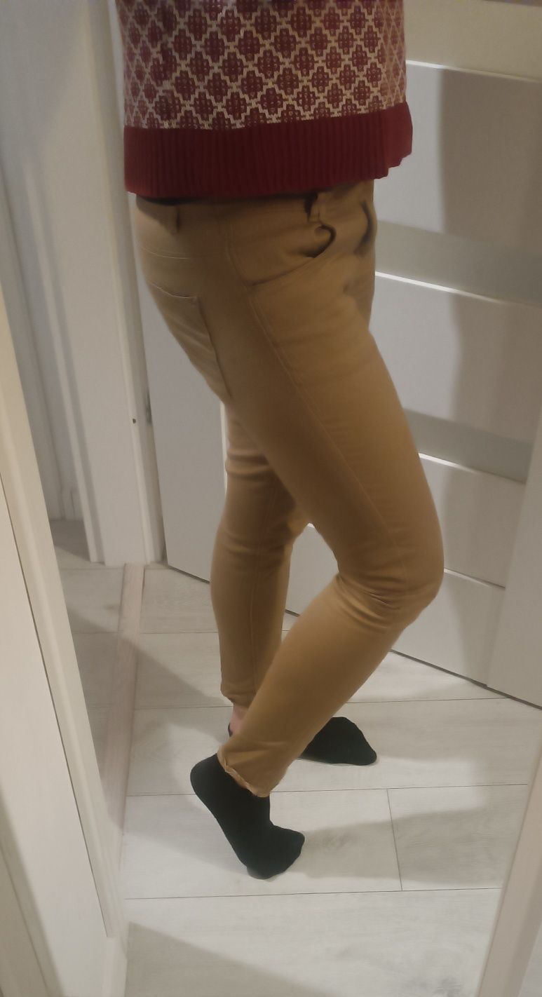 Spodnie rurki Cropp s 36 obcisle beżowe