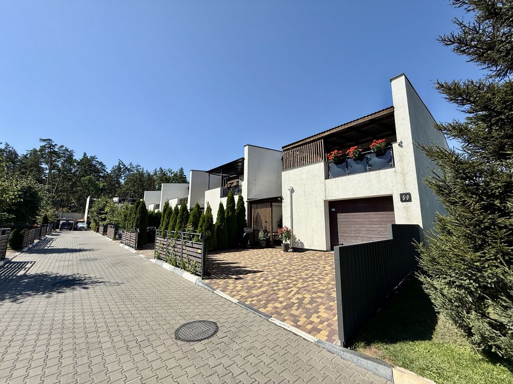 Таунхаус з якісним ремонтом басейном і гаражем. КМ Green Place