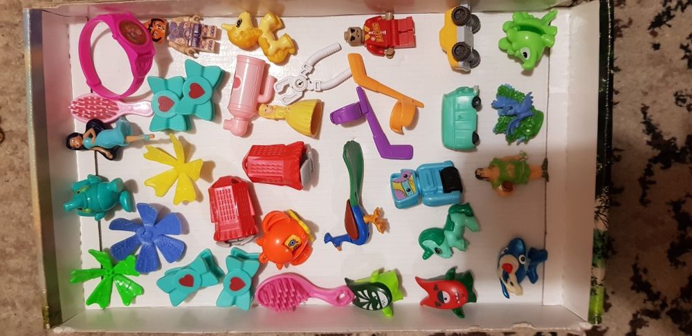 Іграшки кіндер сюрприз та макдональдс