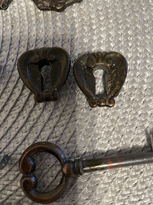 Komplet uchwytow do mebli z lat PRL-mosieżne