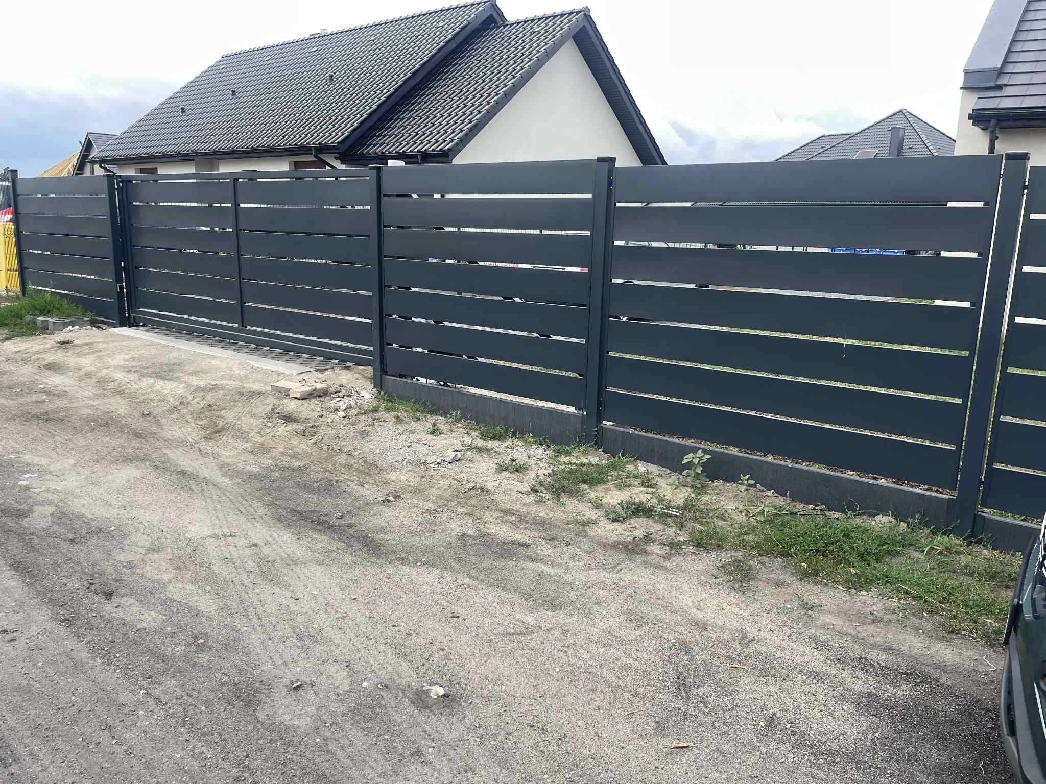 Nowoczesne Ogrodzenie Palisadowe z Montażem i Bramą