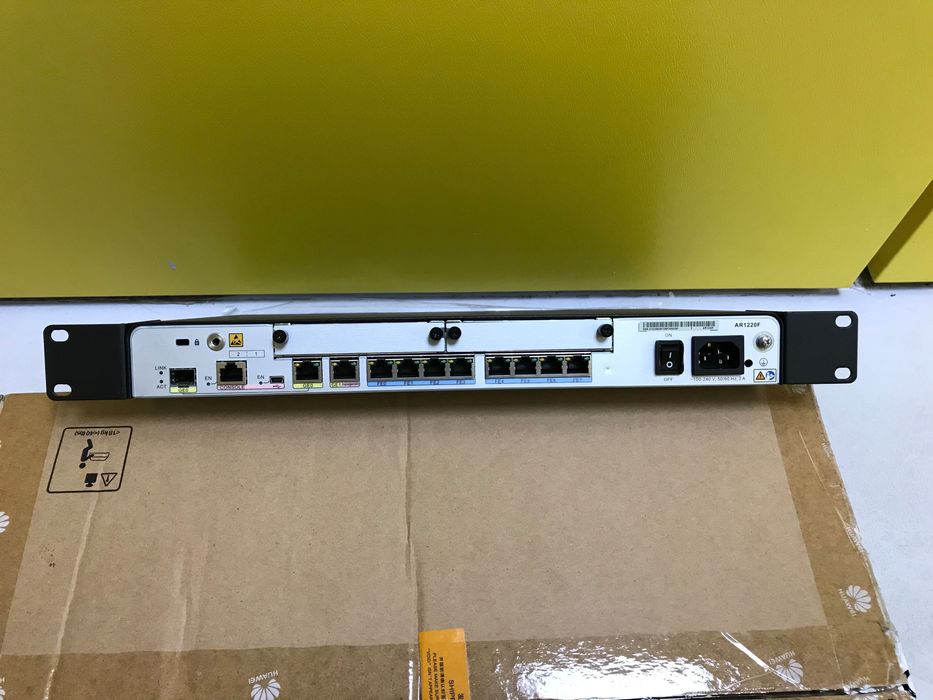 Router Huawei AR1220F como Novo