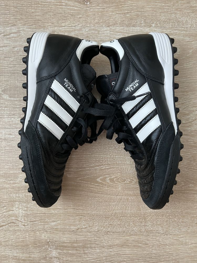 Сороконіжки, бутси, копочки Adidas Mundial Team