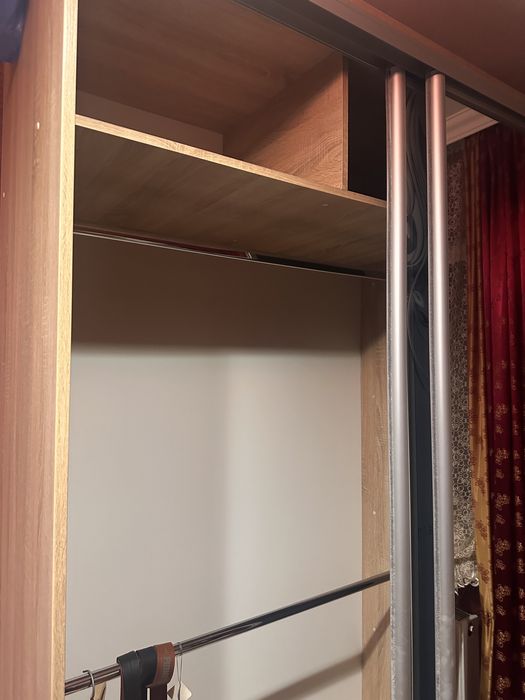 Шкаф Купе,Стол и стулья,Кровати,Продажа  с переездом.Срочно!