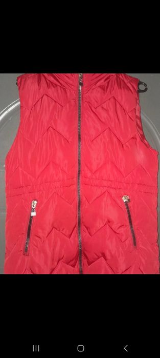 Czerwona, długa, pikowana kamizelka z kapturem, rozmiar  42 44