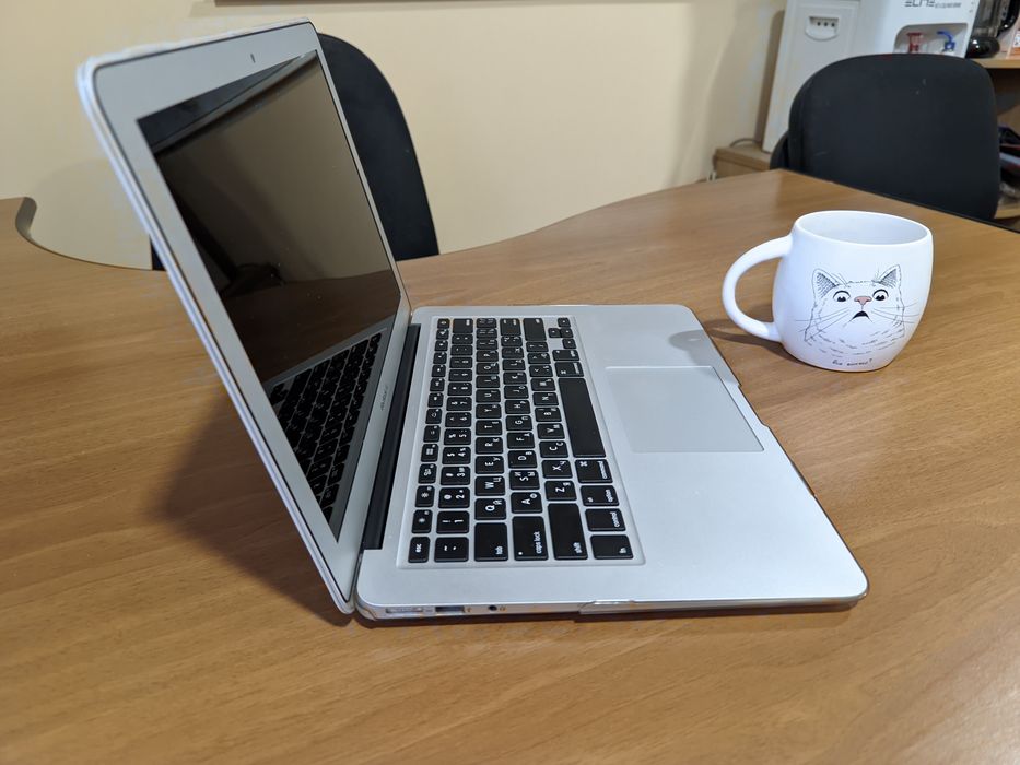 Купити Ноутбук Apple MacBook Air 13 a1466, i5/8gb/128gb Васильків
