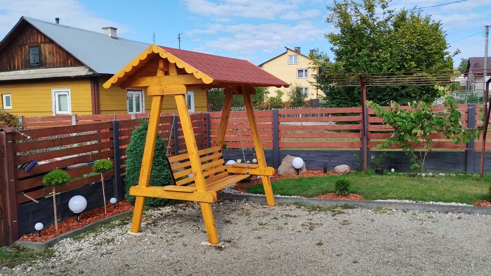 Huśtawka ogrodowa drewniana