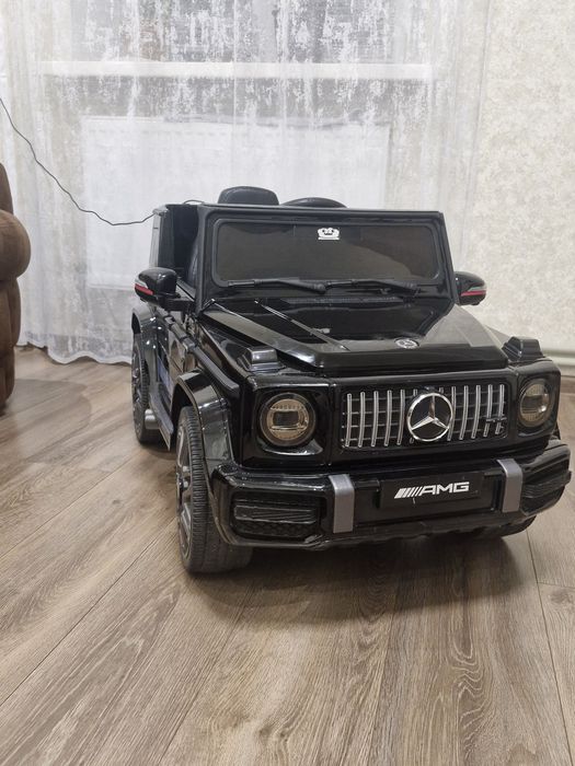 Дитячий електромобіль