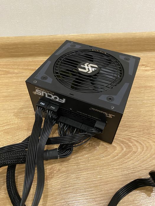 Блок питания Seasonic SSR-550PX (550W, 80+ Platinum)