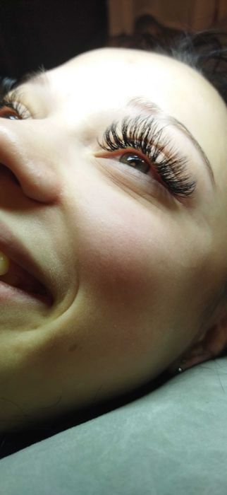 Потрібні моделі для відпрацювання техніки та швидкості нарощення вій