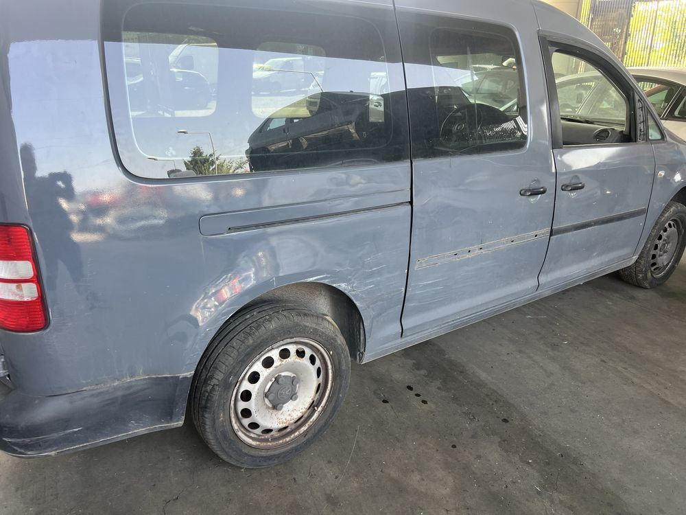 Volkswagen Caddy 2012 silnik 1,6 diesel automat maska drzwi caroseria