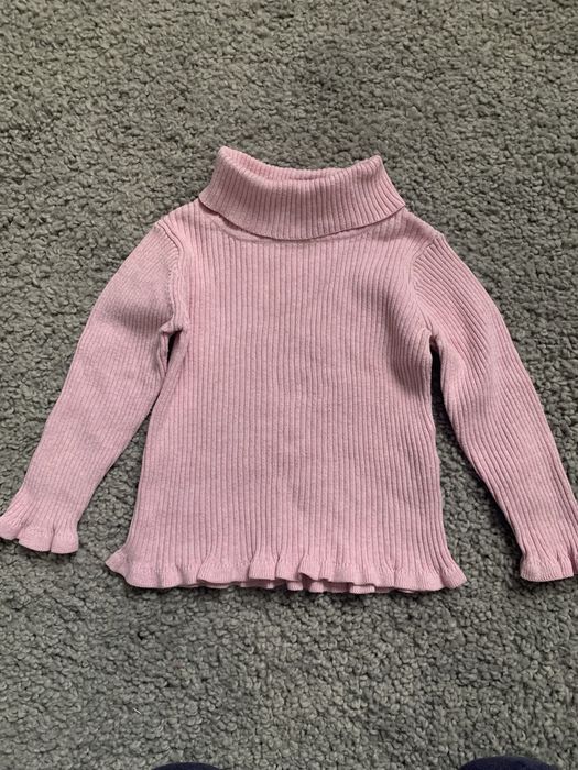 Дитячий светр, гольф, водолазка з рюшиками на дівчинку