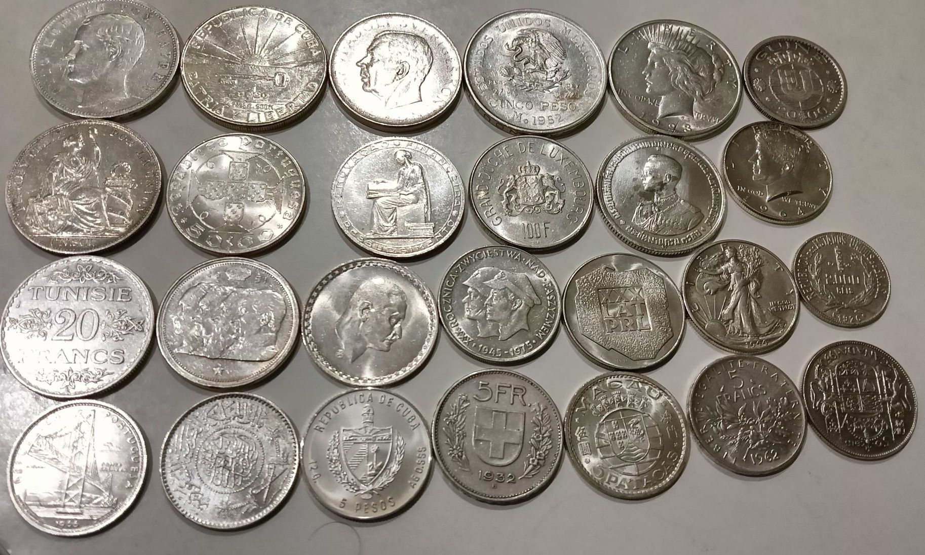 Продам крупные серебряные монеты