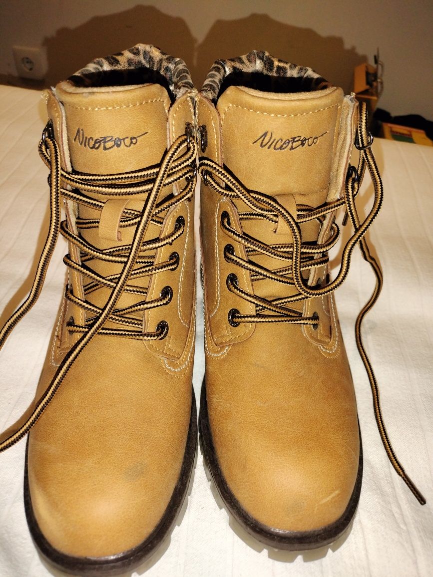 Botas camurça novas