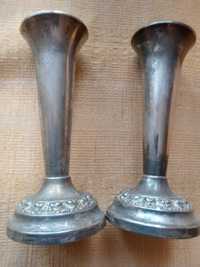 Dwa stare wazoniki świeczniki odlewy mosiężne posrebrzane 13,5 cm