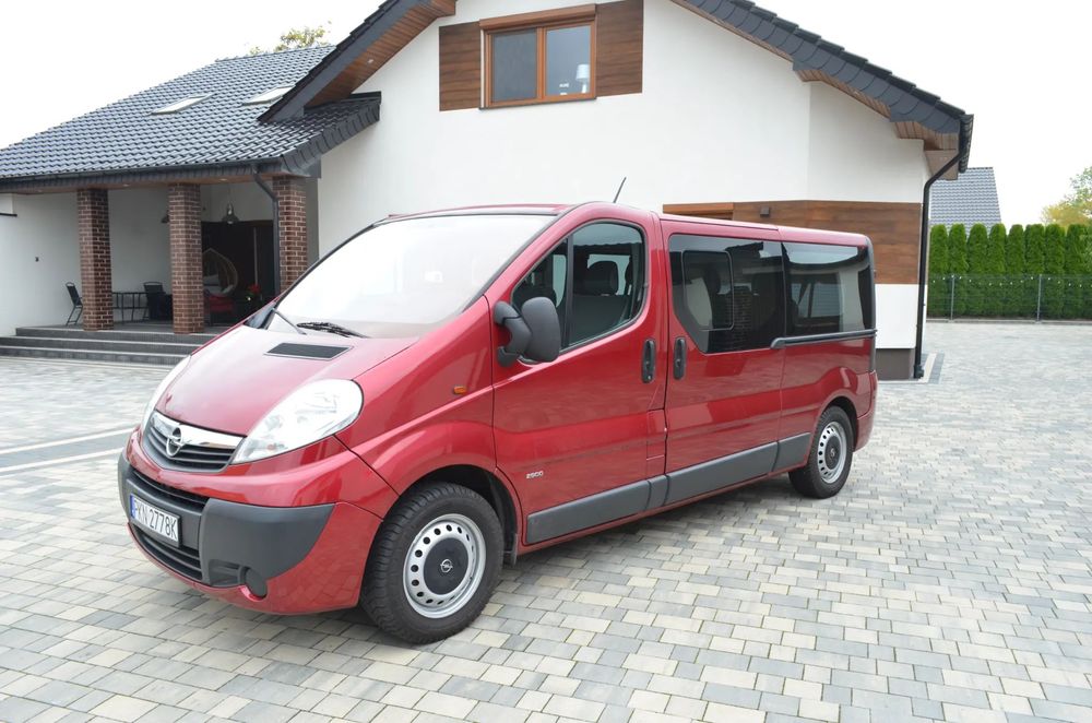 Opel Vivaro Vivaro 2.5! Long! Klima ! 9 Osobowy! Nawiewy w dachu !
