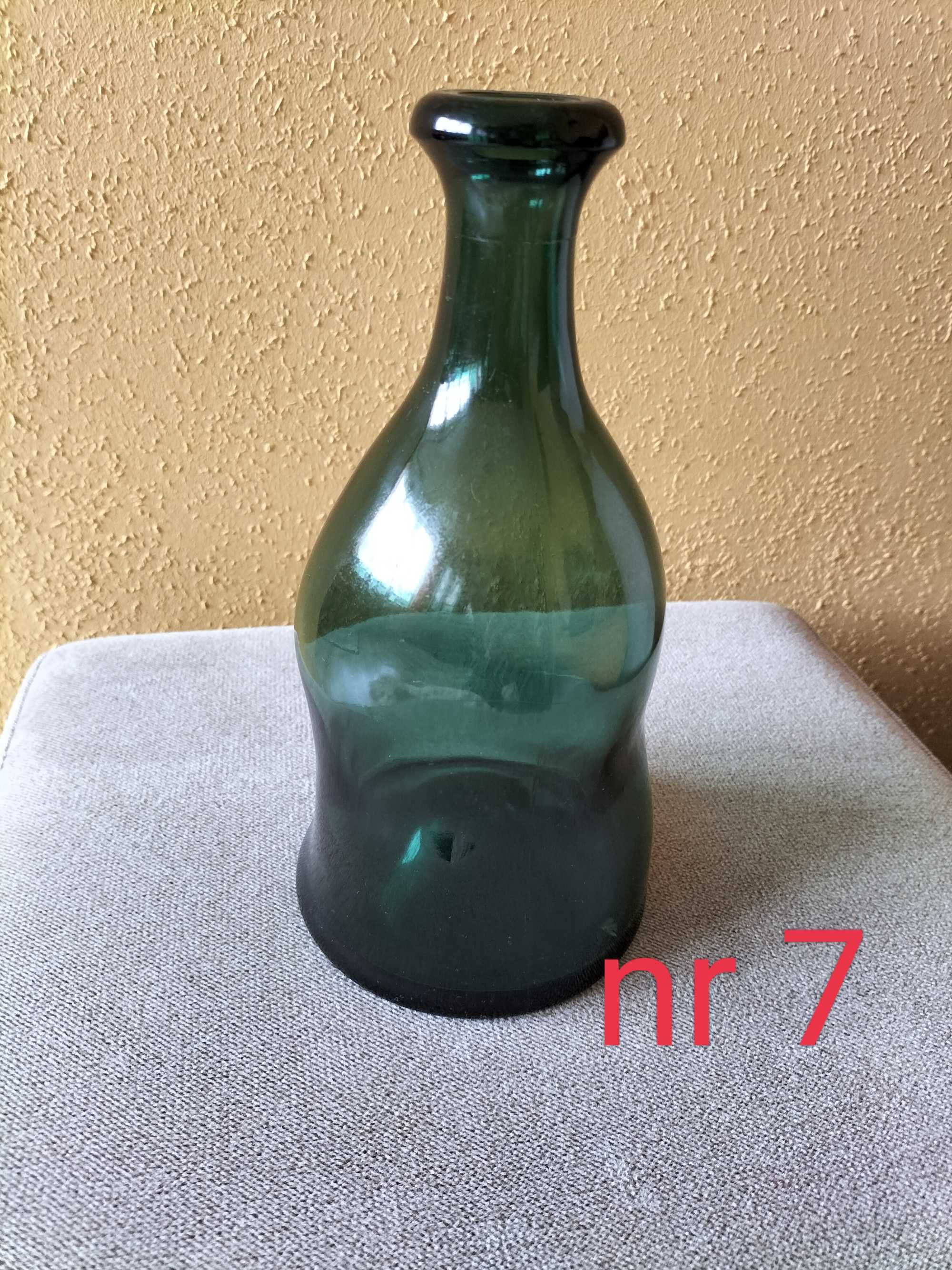 Szklane butelki zielone retro kolekcja
