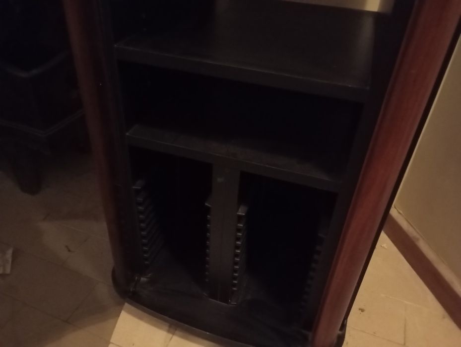 Móvel para TV e leitor ou box com prateleiras e porta de vidro