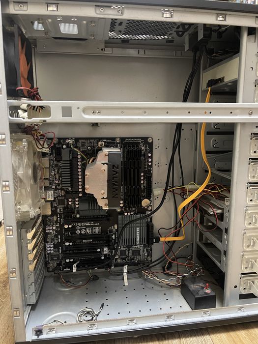 Продам системний блок без бп. Проц FX8350 black edition.