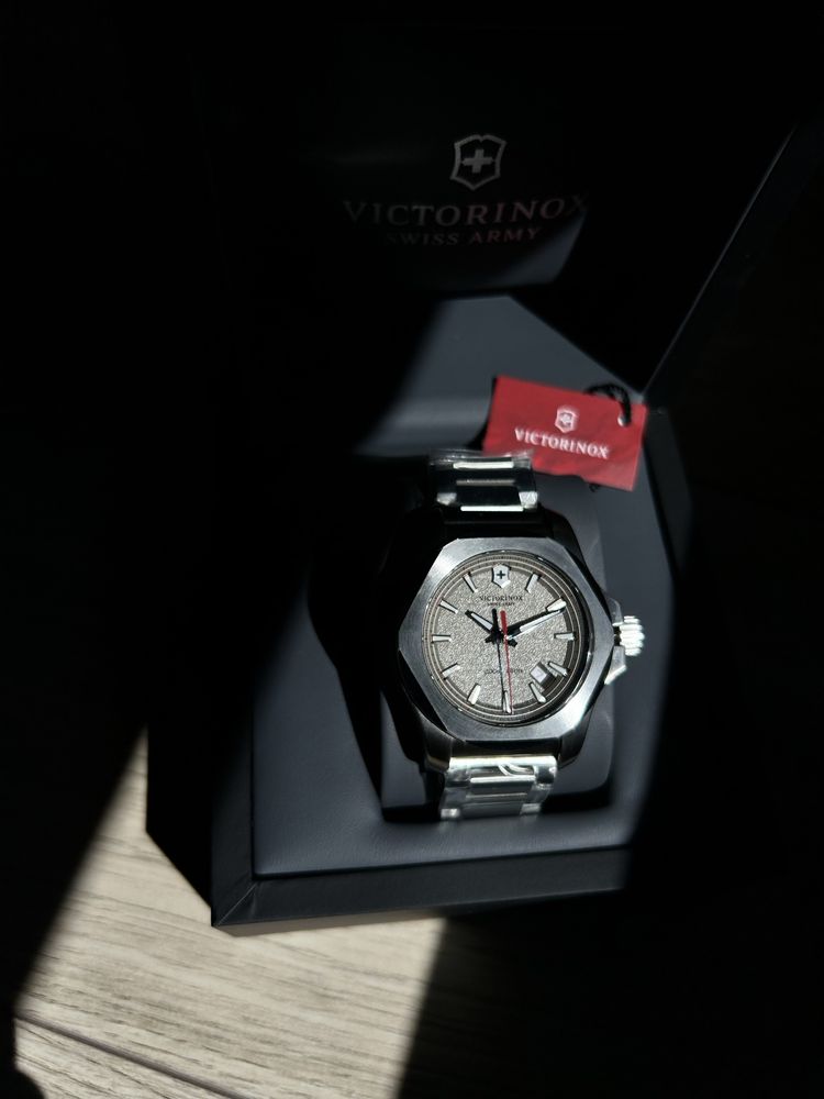 Zegarek Victorinox I.N.O.X. 241739 Swiss Army
