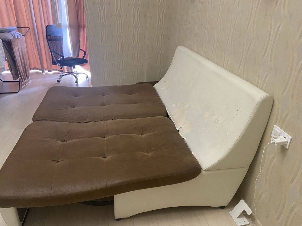 Продам б/у диван