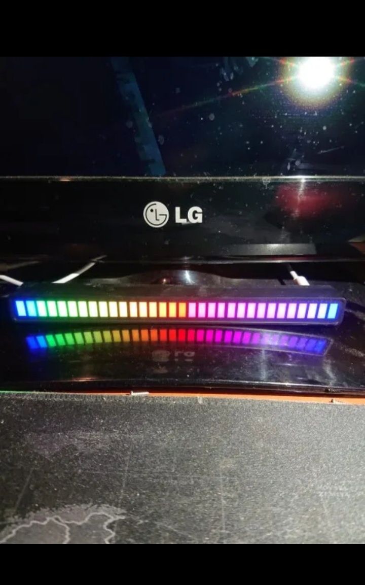 RGB  Лампа яка реагує на звук