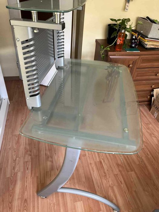 Biurko szklane z nadstawką