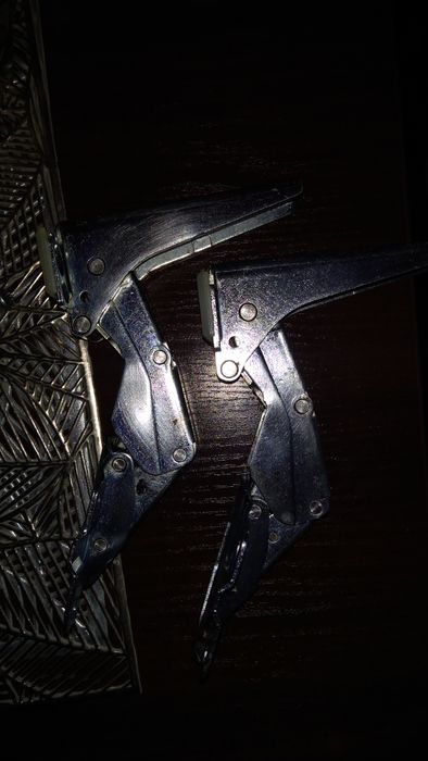 Zawiasy do lodówki pod zabudowę