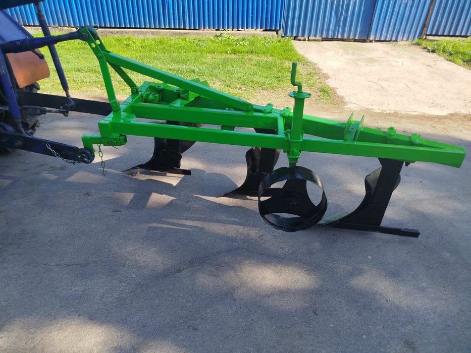 Плуг 3-х корпусний