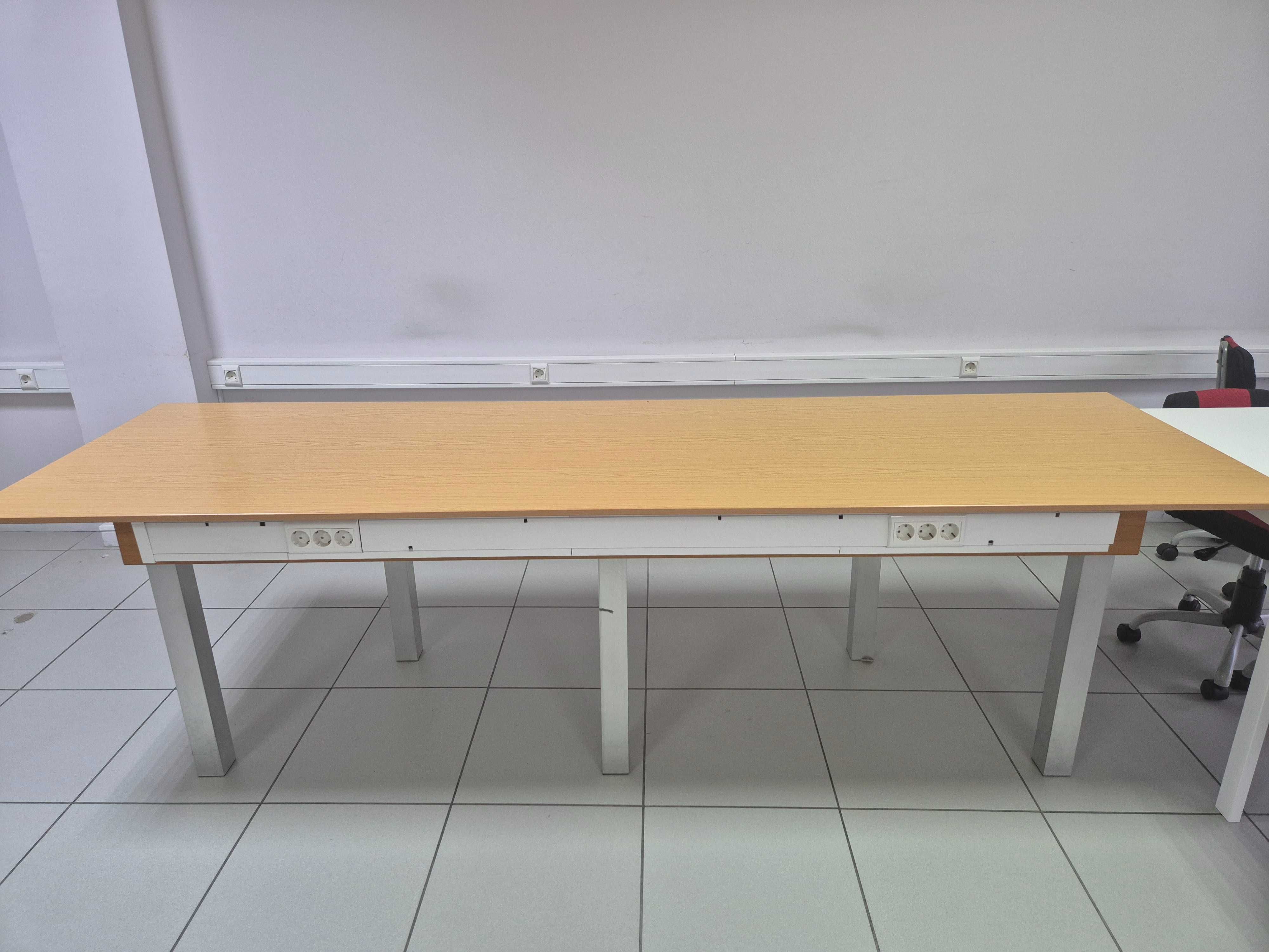 Mesa grande e robusta