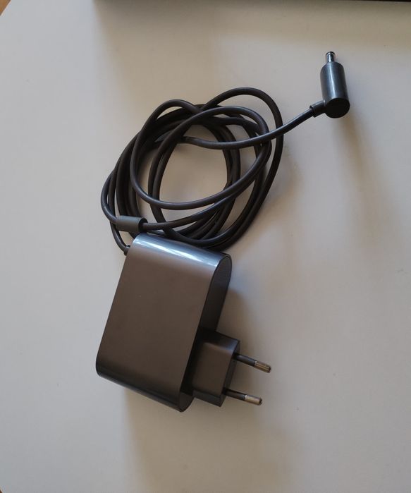 Vendo Suporte e Carregador Dyson V8 Animal