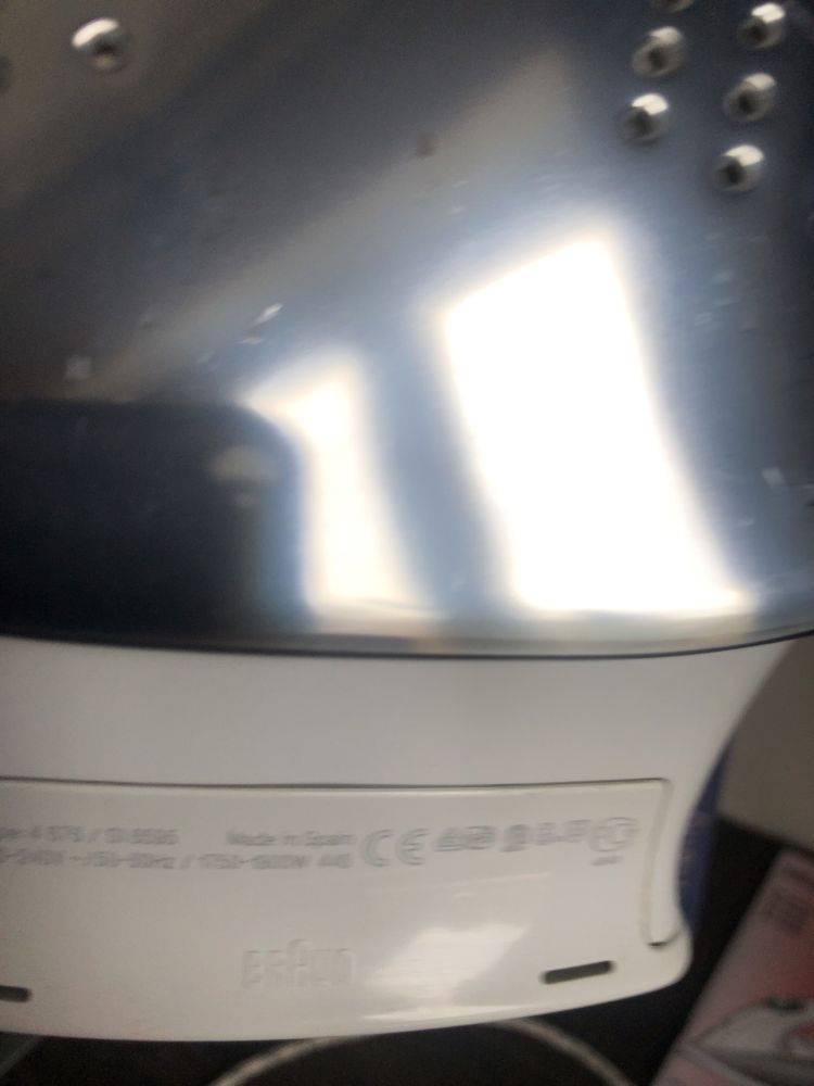 Braun SI 6595 утюг с вертикальной подачей пара