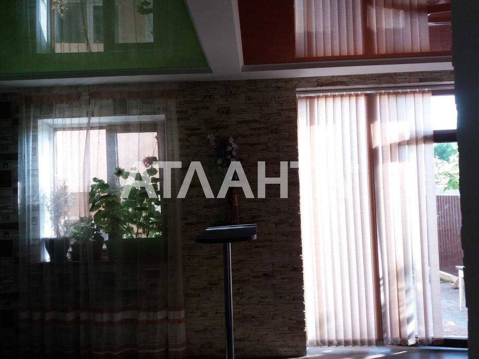 Дом 2016 года с гостевым домиком и ухоженным двориком