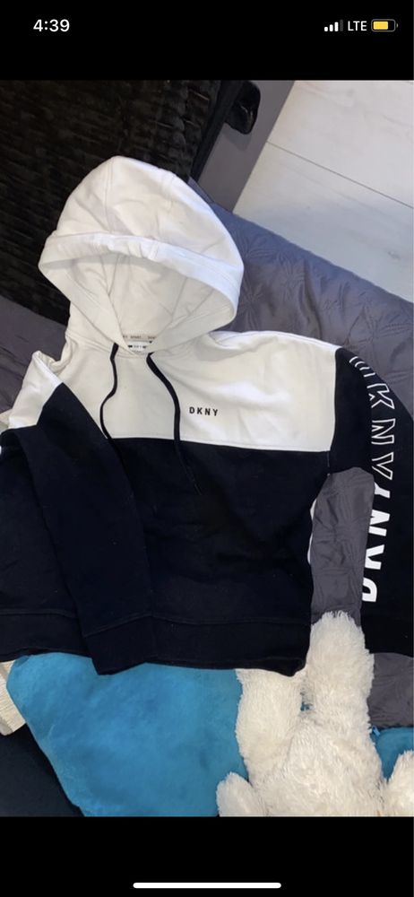 Bluza z kapturem bialy czarny DKNY