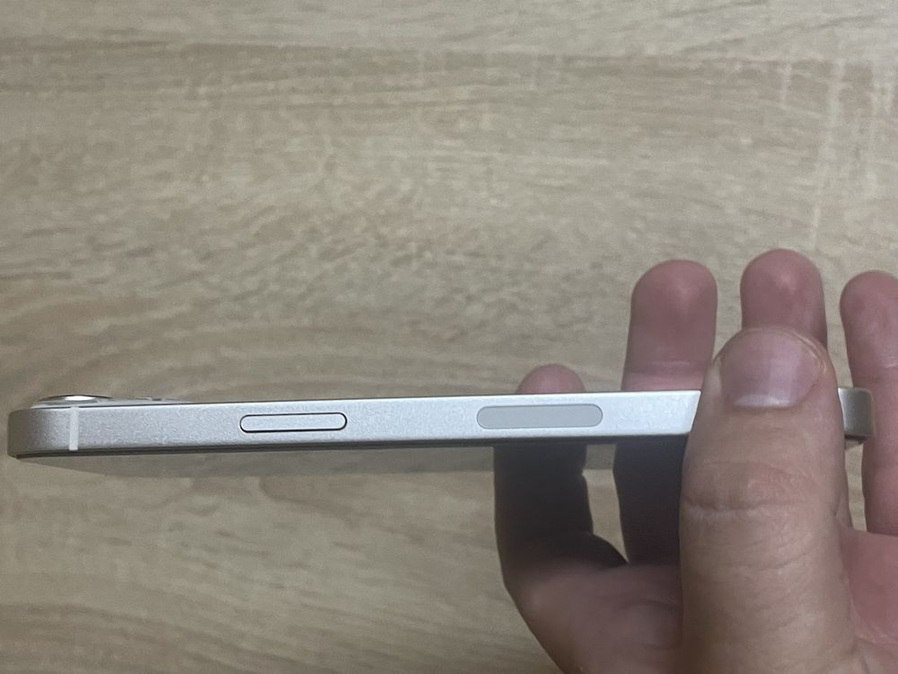 iPhone 13 rsim білий