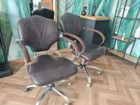 Dwa fotele fryzjerskie używane