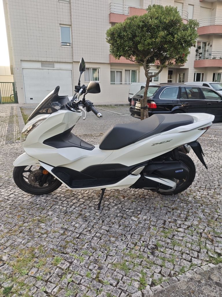 Vendo pcx 125 ano 2022  bem estimada
