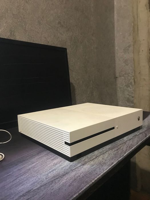 Продам Xbox one s 1T