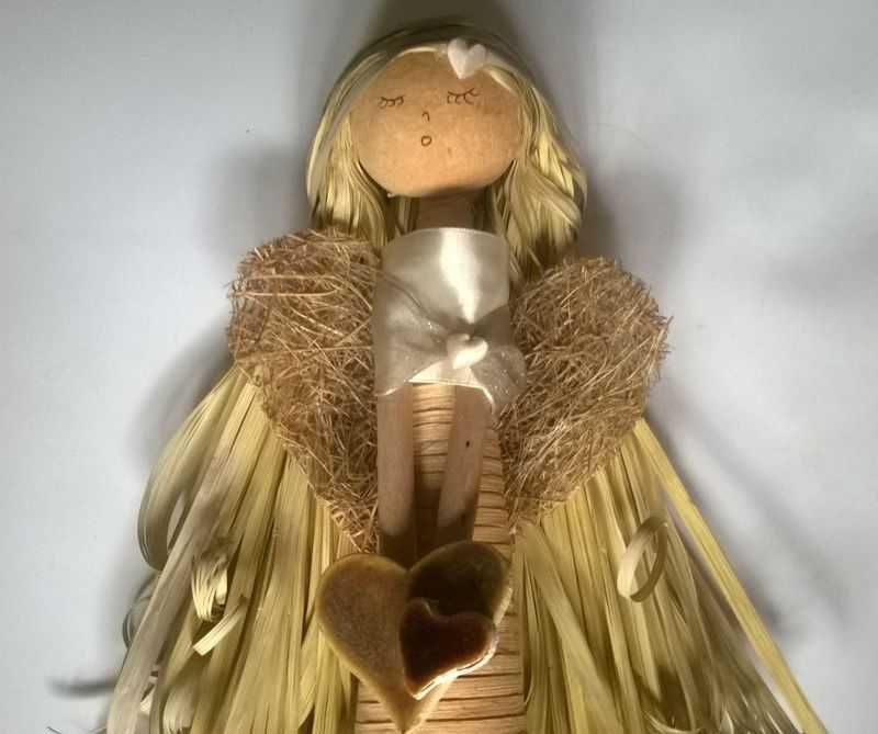 Figurka anioł aniołek z sercem stojący smutny 45cm