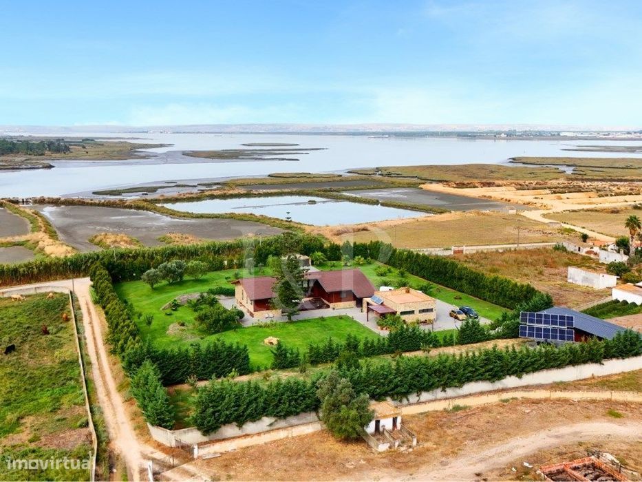 Moradia T3 com jardim junto ao Estuário do Tejo, no Montijo