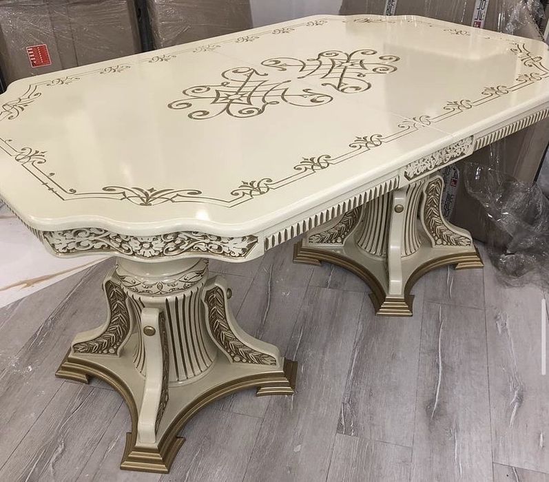 Столи для вітальні натуральне дерево в наявності від виробника