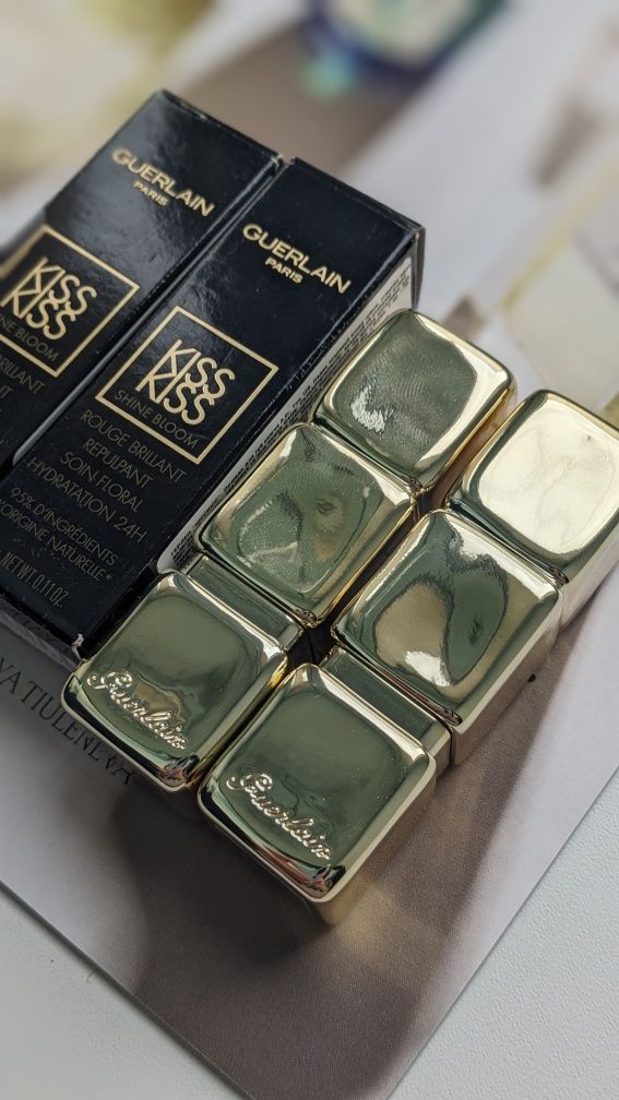 Помади Guerlain Kiss Kiss Shine Bloom