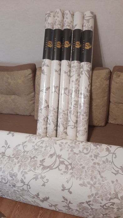 Красивые немецкие обои. 3 рул  С шелкографией. Метровые. Не дорого.